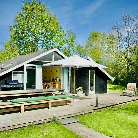 Dom wakacyjny Art-filled House With Playground Near Tisvilde *